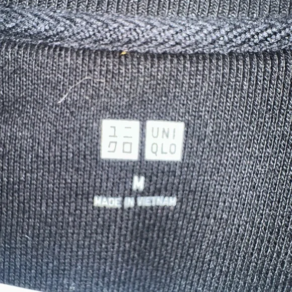 Uniqlo Men's Black Sweatshirt - size M - Picture 3 of 3